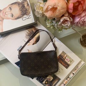 Louis Vuitton Pouchette